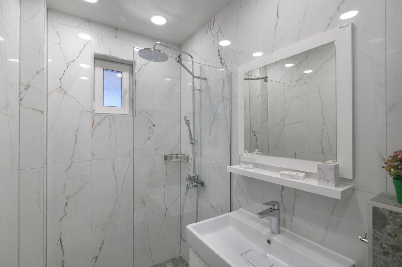 Лукс На Море Luxury Apartment In Downtown With Garage Varna Esterno foto